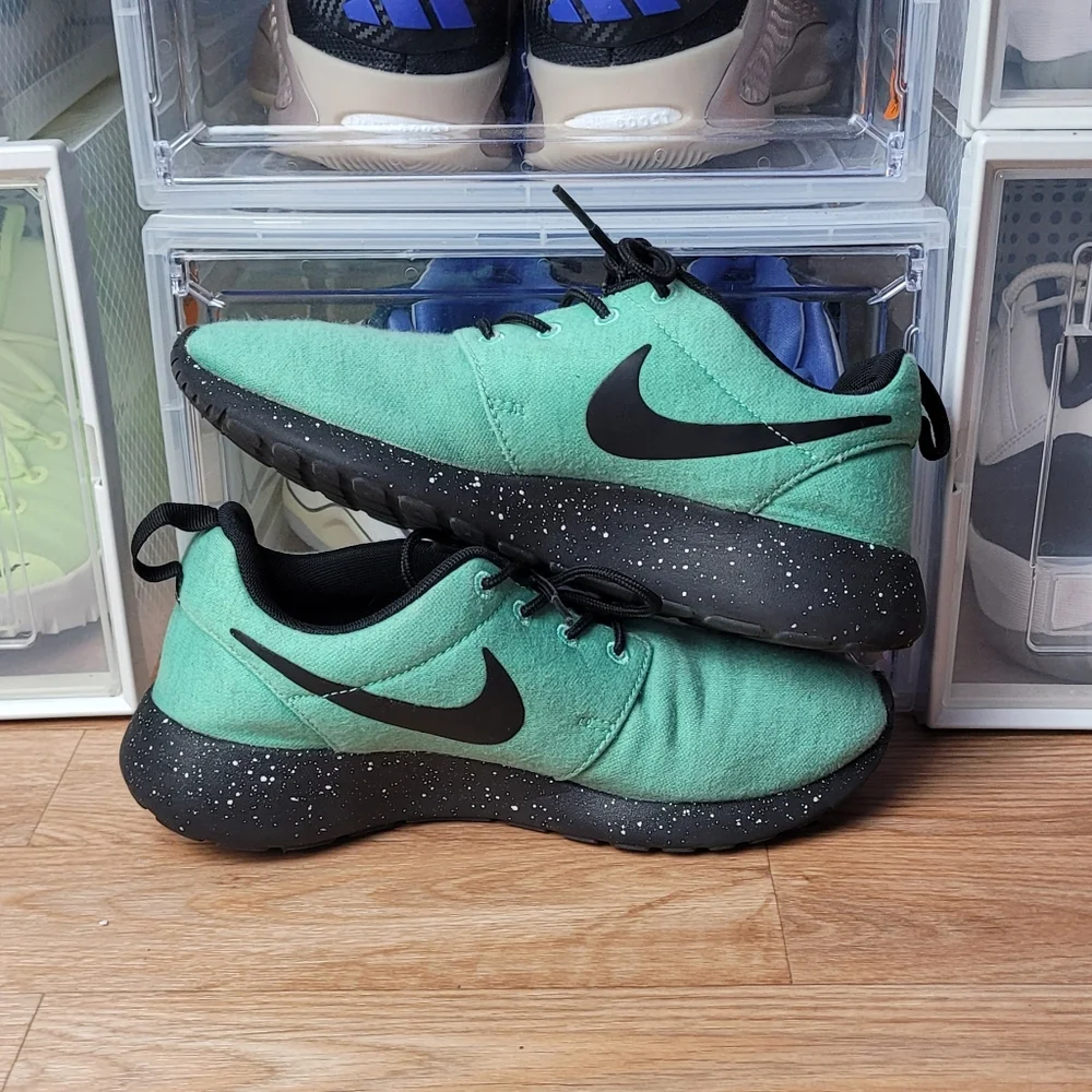 Womens Nike Roshe Size 5.5 Green - Black